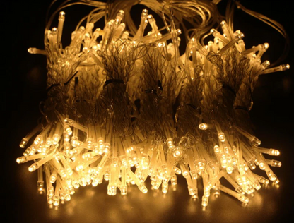 Stilren LED-ljusslingegardin – med fjärrkontroll, timer och 8 olika ljuslägen